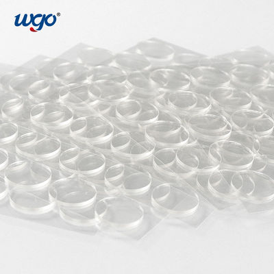 Puntos pegajosos adhesivos echados a un lado doble de la cinta