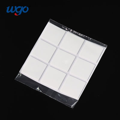 los puntos gomosos del pegamento de 15m m Restickable graban el cuadrado echado a un lado doble claro de la cinta